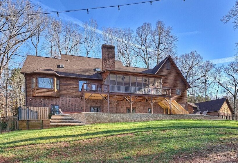 Winding Down By Avantstay Sleeps 20 + Dock, View