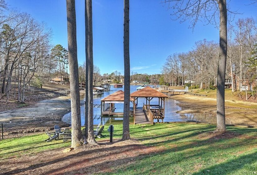 Winding Down By Avantstay Sleeps 20 + Dock, View