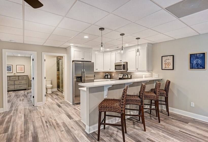 Winding Down By Avantstay Sleeps 20 + Dock, View