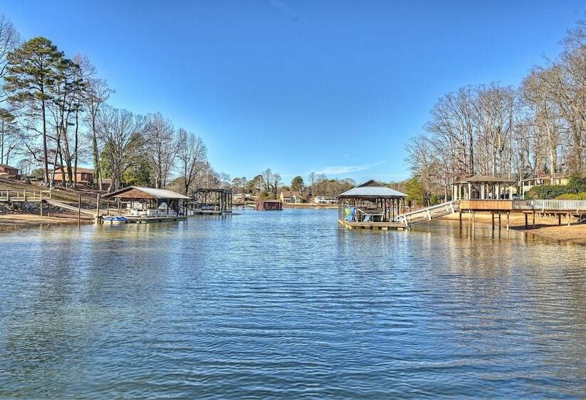 Winding Down By Avantstay Sleeps 20 + Dock, View