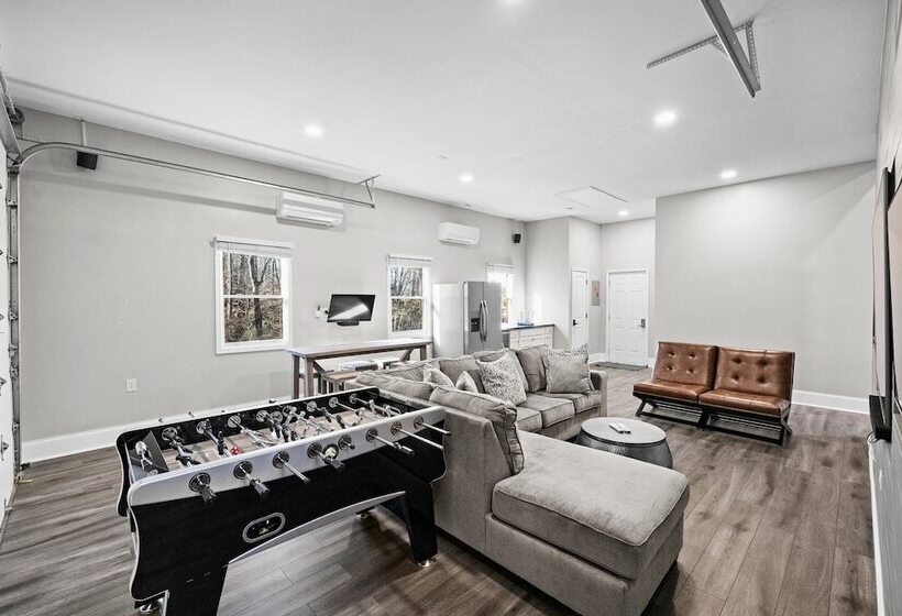 Winding Down By Avantstay Sleeps 20 + Dock, View