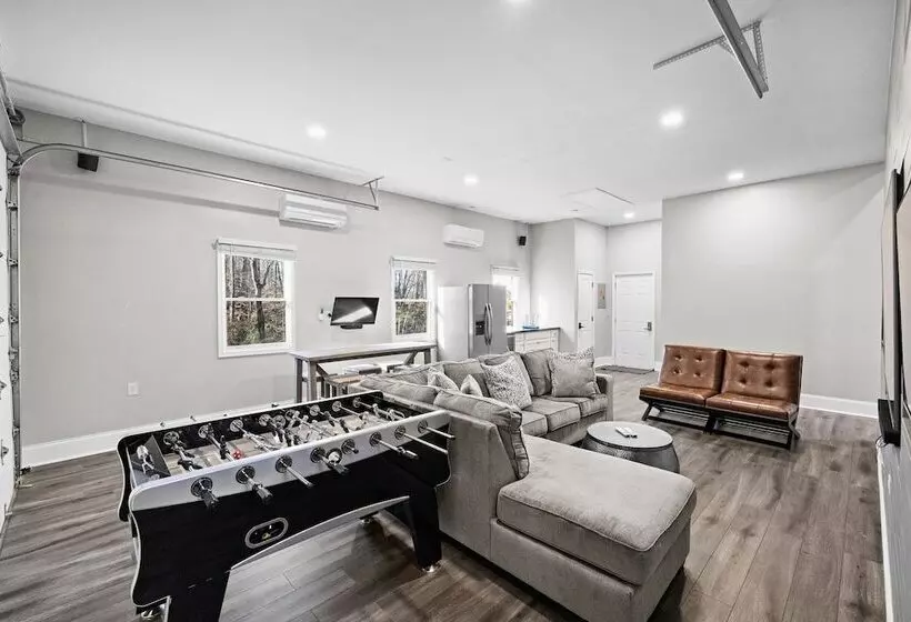 Winding Down By Avantstay Sleeps 20 + Dock, View