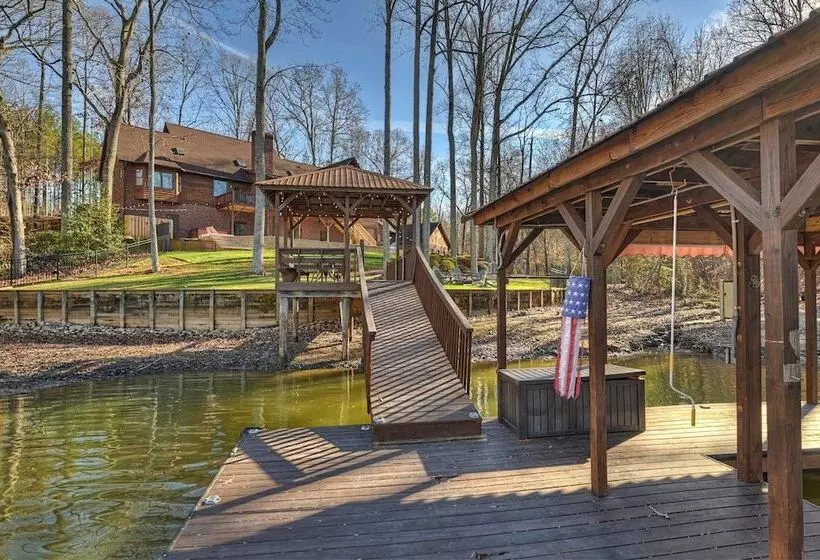 Winding Down By Avantstay Sleeps 20 + Dock, View