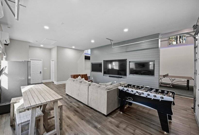 Winding Down By Avantstay Sleeps 20 + Dock, View