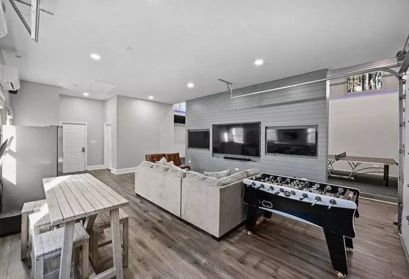 Winding Down By Avantstay Sleeps 20 + Dock, View