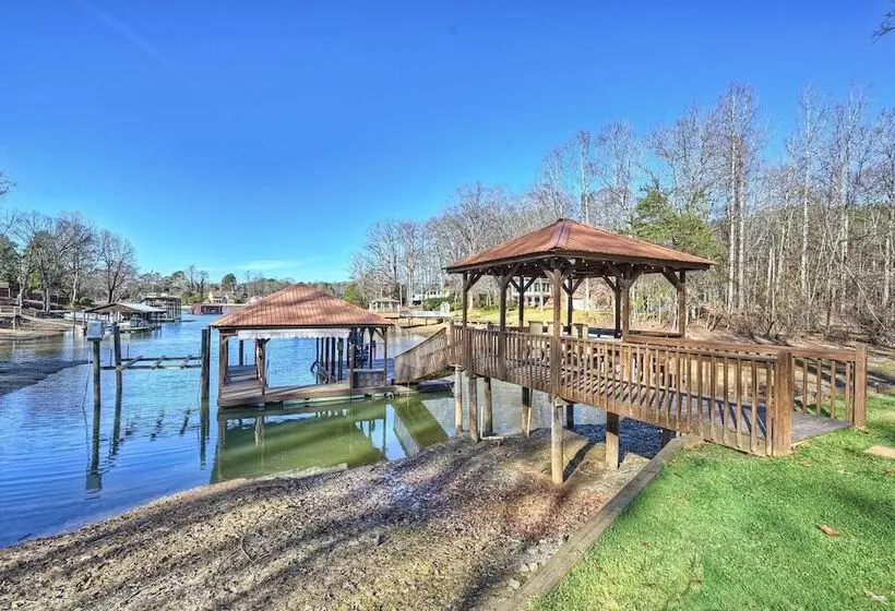 Winding Down By Avantstay Sleeps 20 + Dock, View