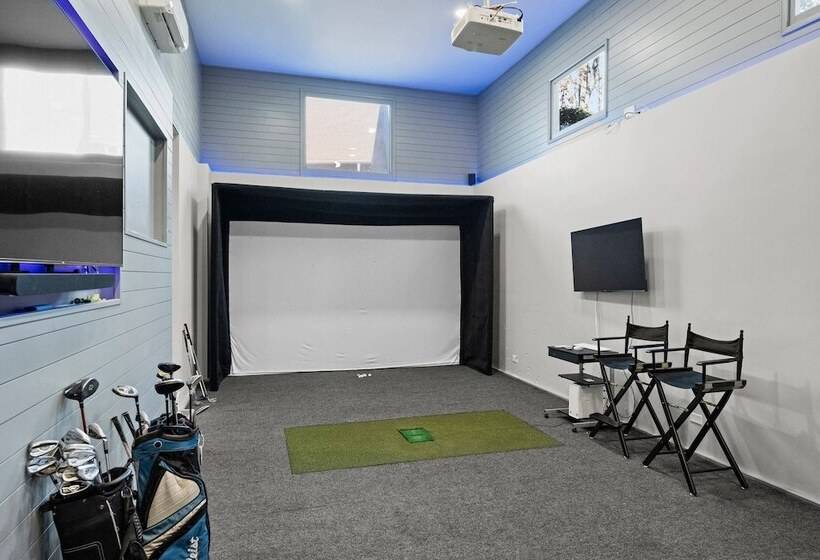 Winding Down By Avantstay Sleeps 20 + Dock, View