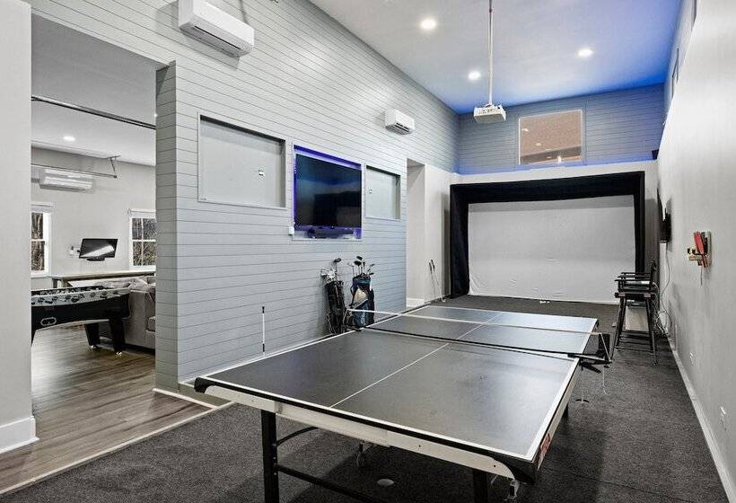 Winding Down By Avantstay Sleeps 20 + Dock, View