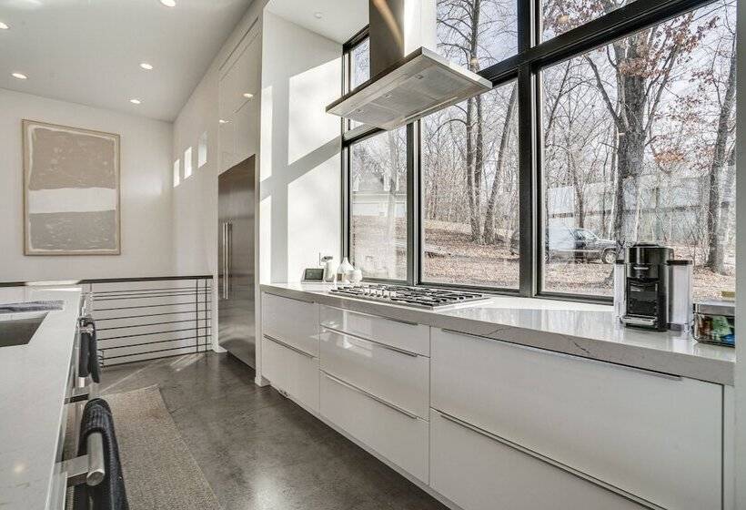 Wisconsin Home W/ Infinity Pool, Hot Tub & Deck!