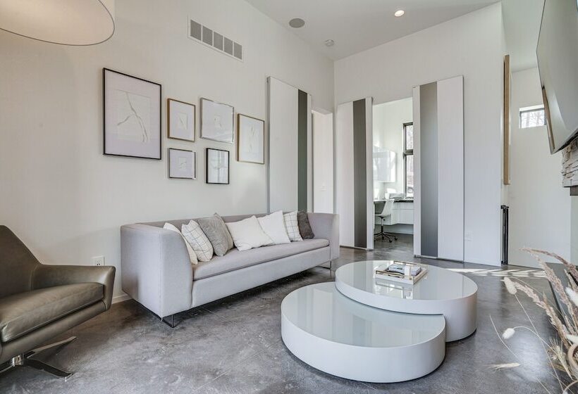 Wisconsin Home W/ Infinity Pool, Hot Tub & Deck!