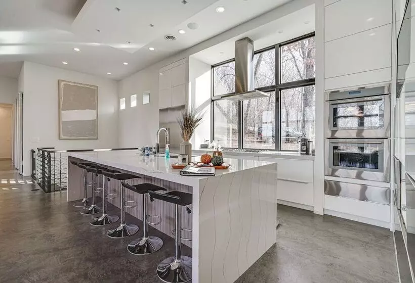 Wisconsin Home W/ Infinity Pool, Hot Tub & Deck!