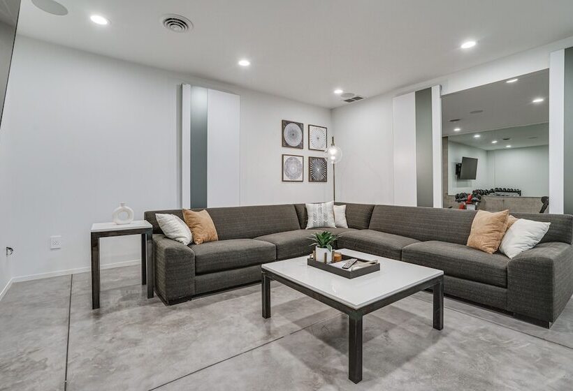 Wisconsin Home W/ Infinity Pool, Hot Tub & Deck!