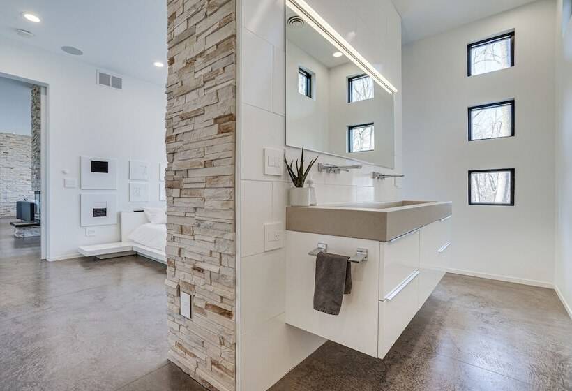 Wisconsin Home W/ Infinity Pool, Hot Tub & Deck!