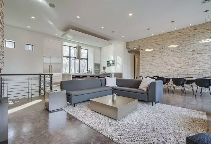 Wisconsin Home W/ Infinity Pool, Hot Tub & Deck!
