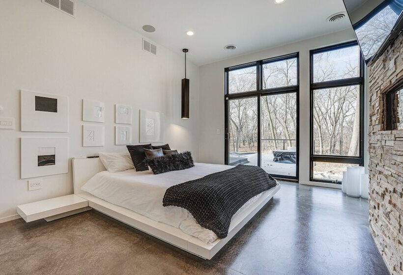 Wisconsin Home W/ Infinity Pool, Hot Tub & Deck!