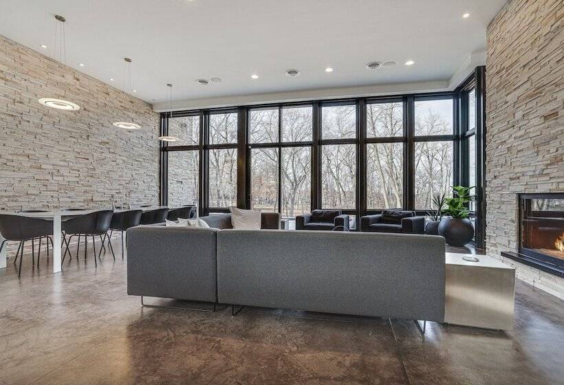 Wisconsin Home W/ Infinity Pool, Hot Tub & Deck!