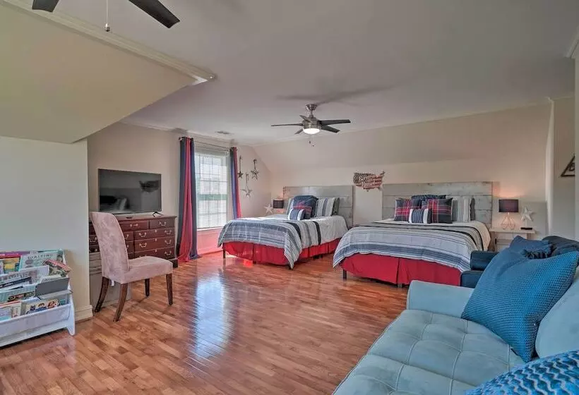 Beautiful Hiawassee Home W/ Mountain Views!