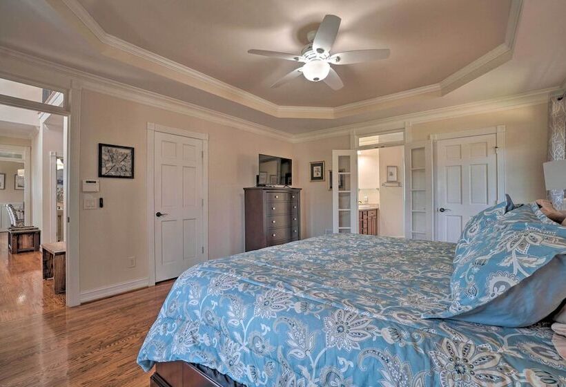 Beautiful Hiawassee Home W/ Mountain Views!