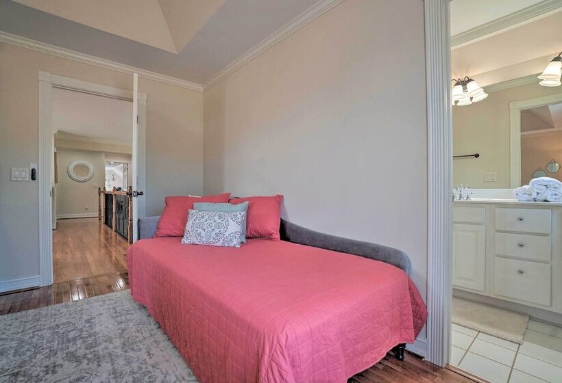 Beautiful Hiawassee Home W/ Mountain Views!