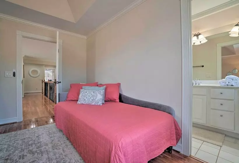 Beautiful Hiawassee Home W/ Mountain Views!