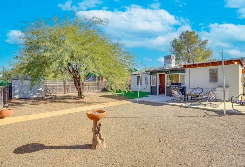 Centrally Located Tucson Home W/ Fenced In Yard!