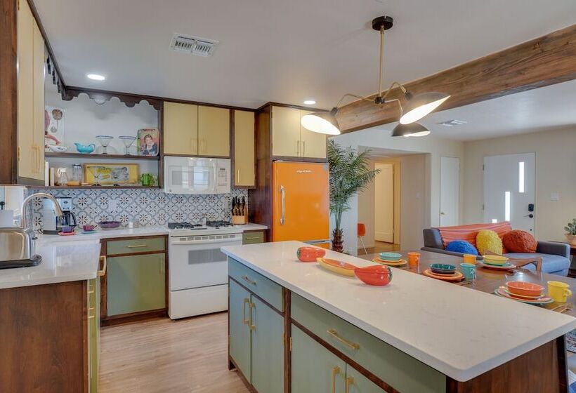 Centrally Located Tucson Home W/ Fenced In Yard!