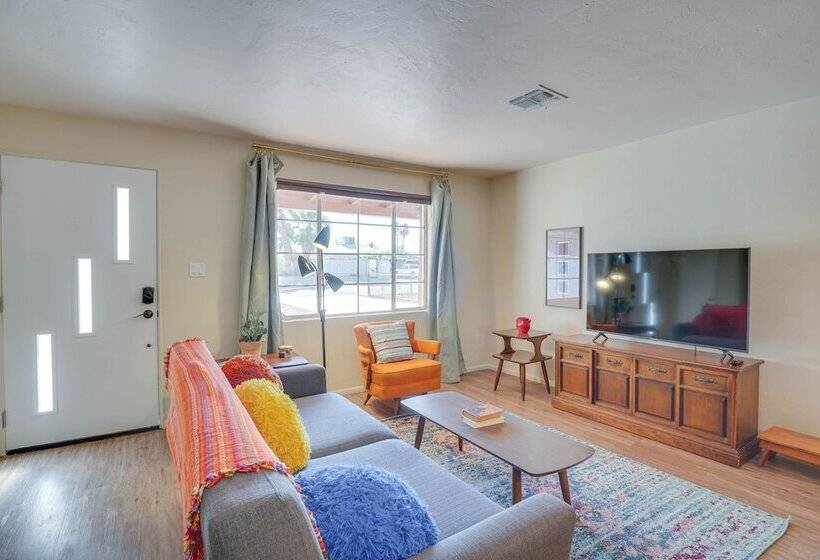 Centrally Located Tucson Home W/ Fenced In Yard!