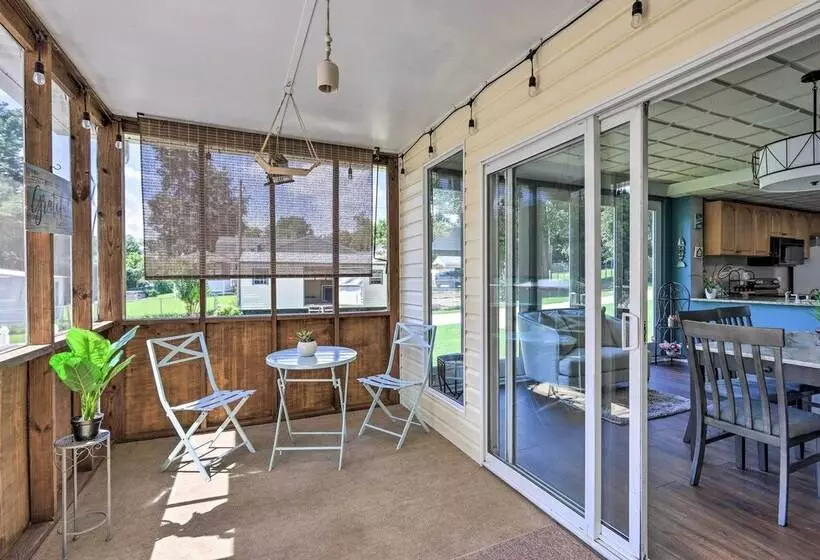 Charming Georgia Abode W/ Hot Tub & Grill!