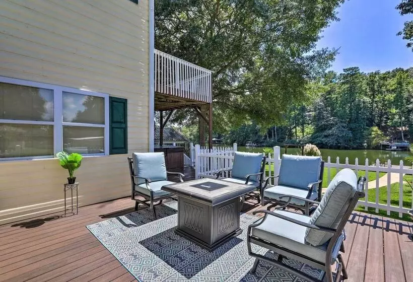 Charming Georgia Abode W/ Hot Tub & Grill!