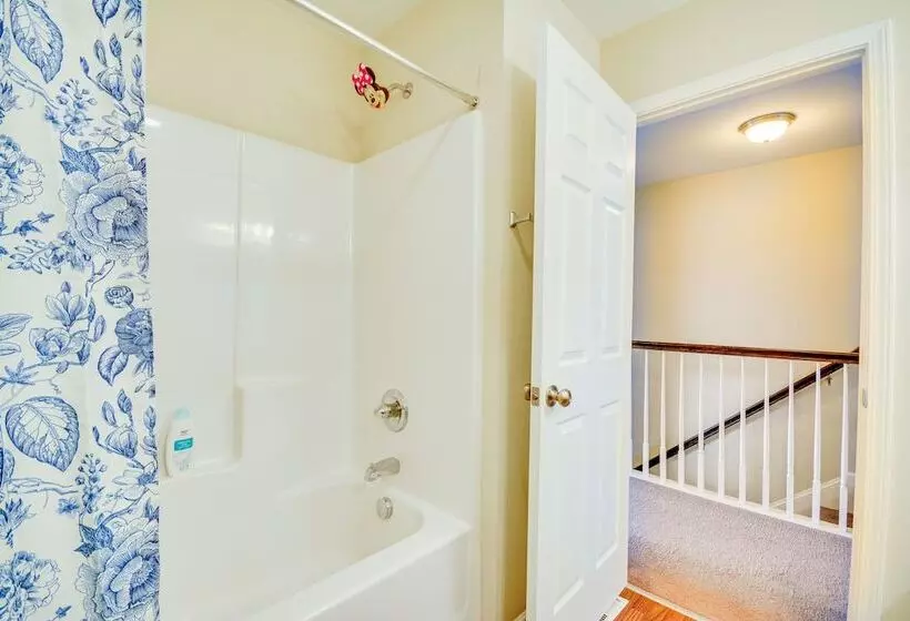 Charming High Point Home W/ Yard: 4 Mi To Hpu!