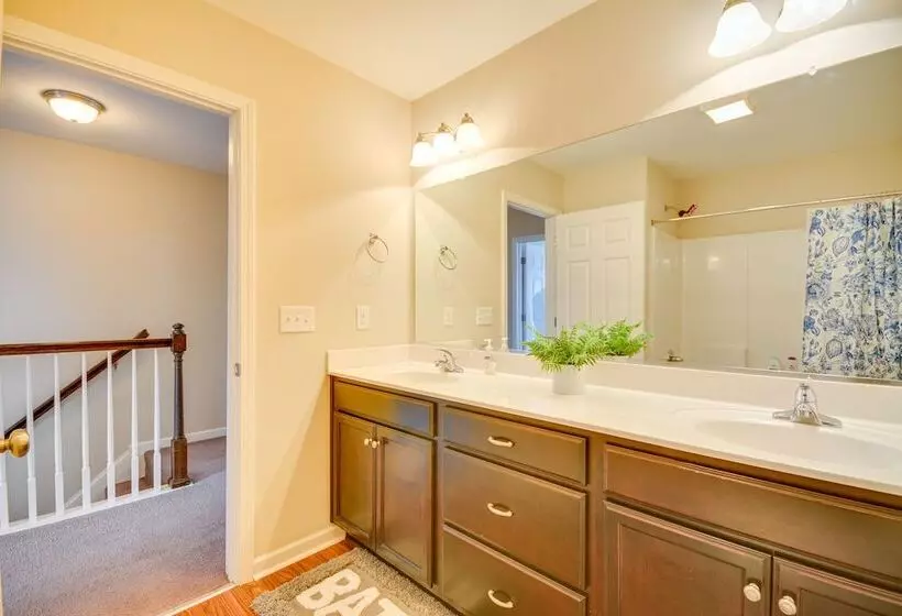 Charming High Point Home W/ Yard: 4 Mi To Hpu!