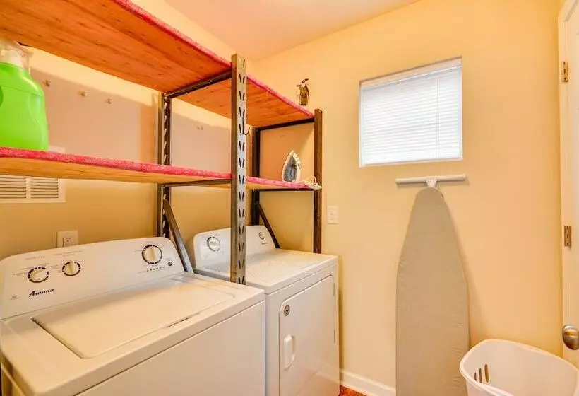 Charming High Point Home W/ Yard: 4 Mi To Hpu!