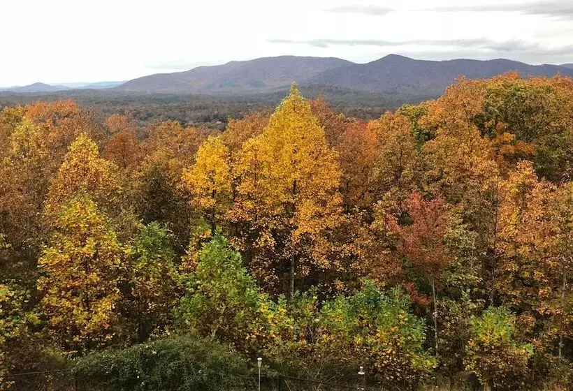 Pool, Hot Tub & Mountain Views: Cleveland Cabin