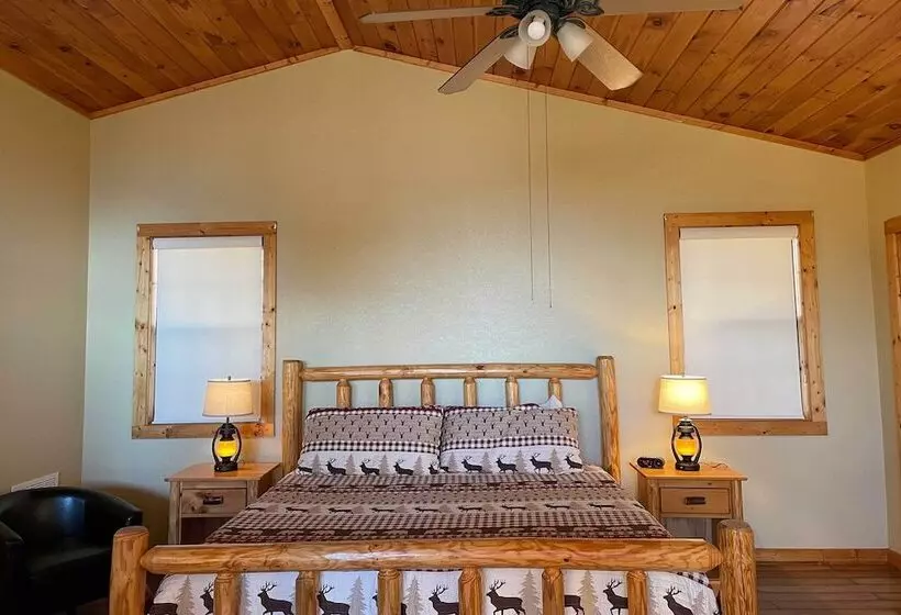 Pool, Hot Tub & Mountain Views: Cleveland Cabin