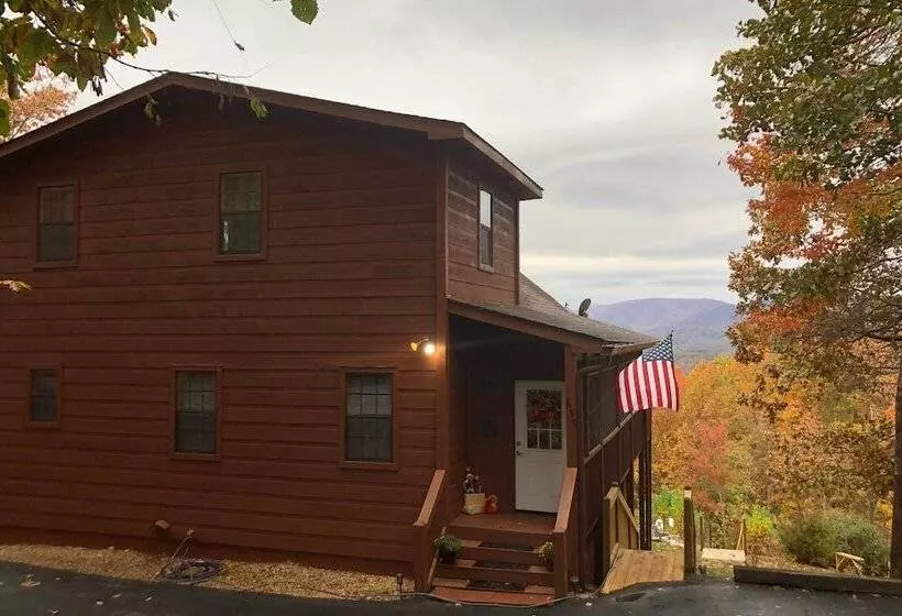 Pool, Hot Tub & Mountain Views: Cleveland Cabin
