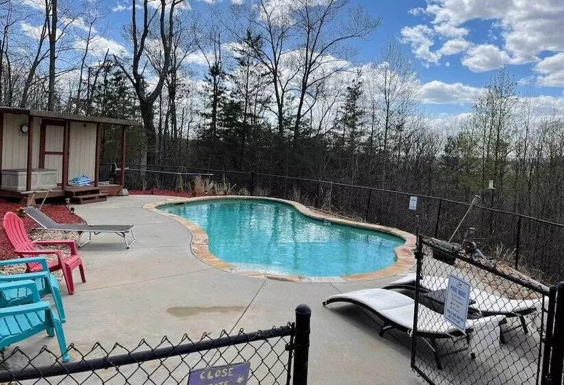 Pool, Hot Tub & Mountain Views: Cleveland Cabin