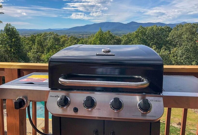Pool, Hot Tub & Mountain Views: Cleveland Cabin