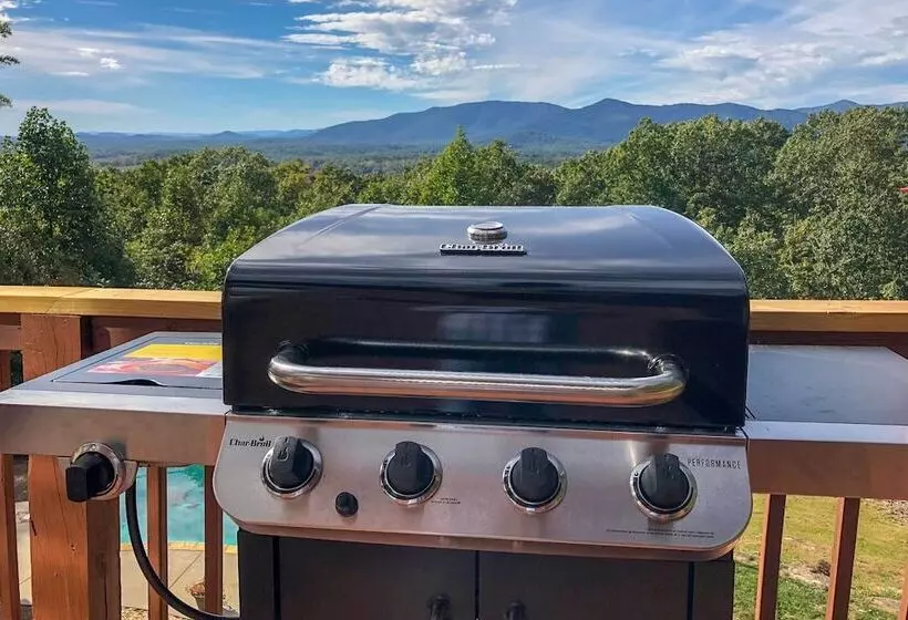 Pool, Hot Tub & Mountain Views: Cleveland Cabin