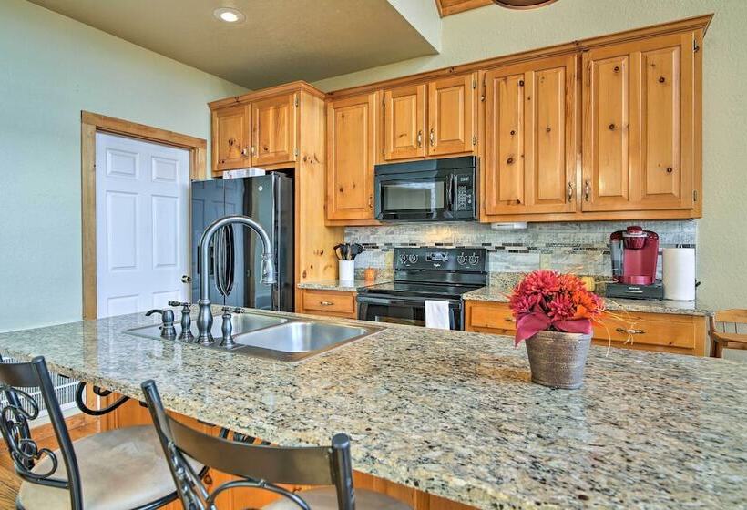 Pool, Hot Tub & Mountain Views: Cleveland Cabin