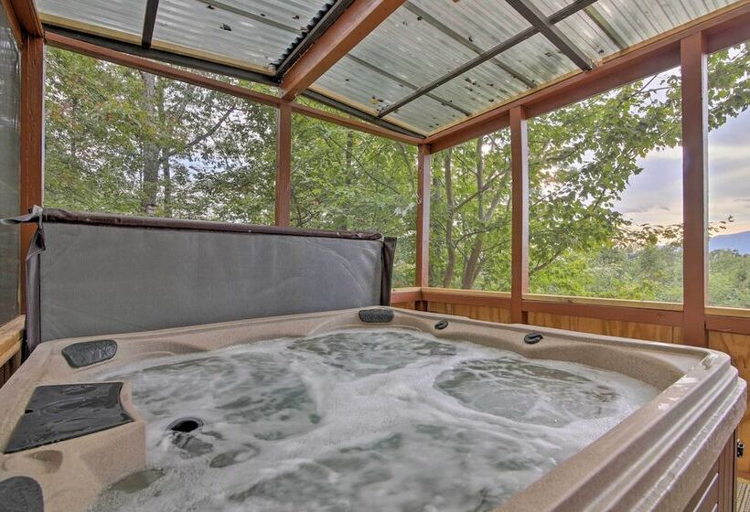 Pool, Hot Tub & Mountain Views: Cleveland Cabin