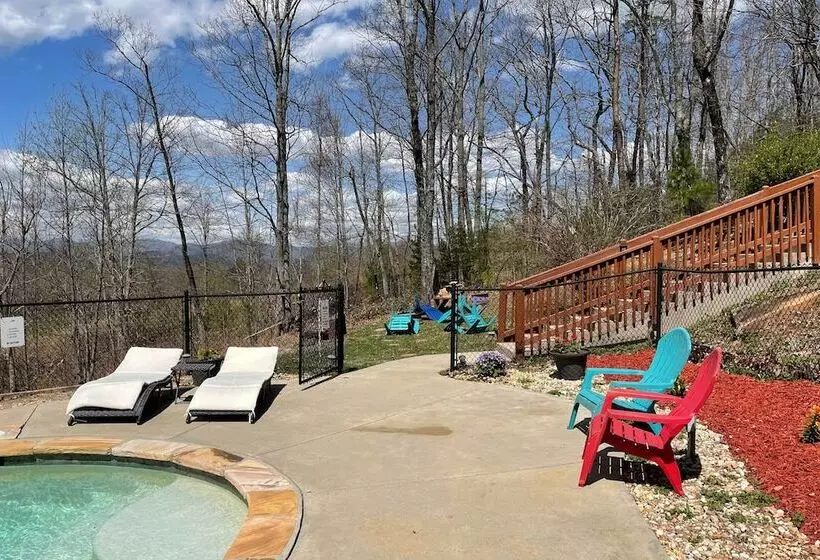 Pool, Hot Tub & Mountain Views: Cleveland Cabin