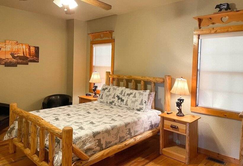 Pool, Hot Tub & Mountain Views: Cleveland Cabin