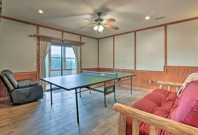 Pool, Hot Tub & Mountain Views: Cleveland Cabin