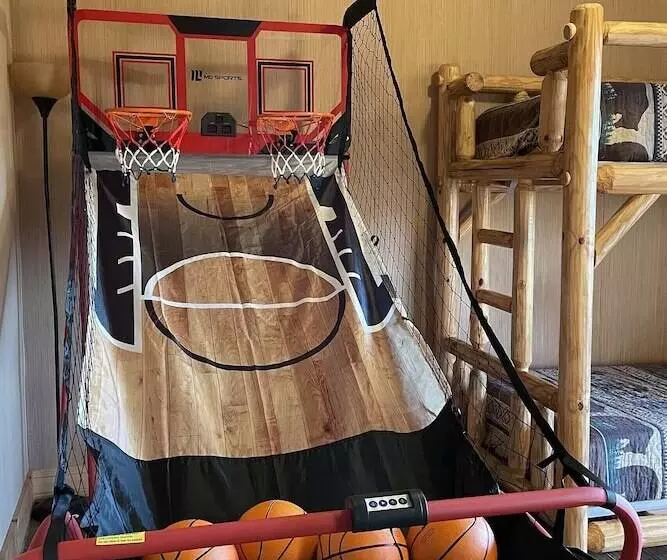 Pool, Hot Tub & Mountain Views: Cleveland Cabin