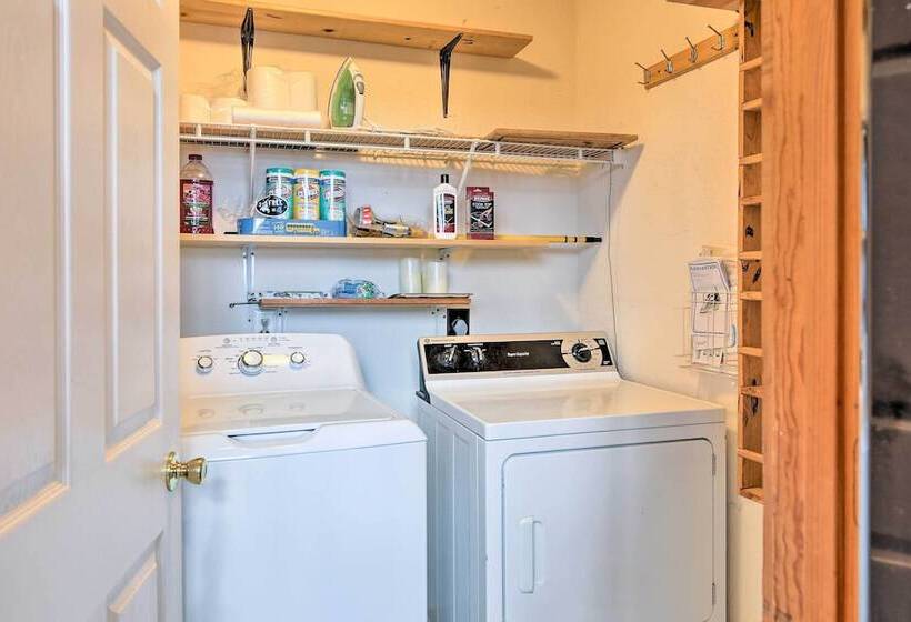 Pool, Hot Tub & Mountain Views: Cleveland Cabin