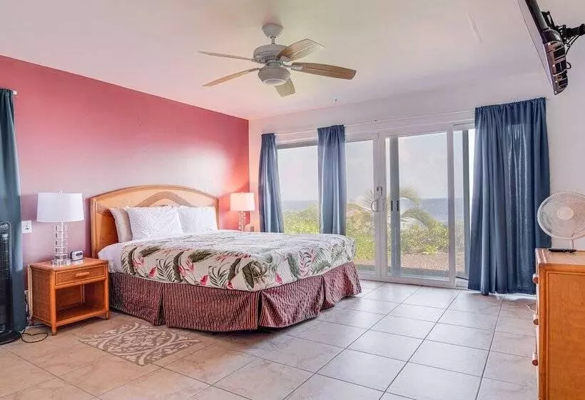 Coastal Keaau Home: Ocean & Sunrise Views, Pool