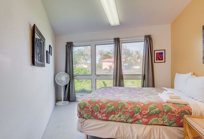 Coastal Keaau Home: Ocean & Sunrise Views, Pool