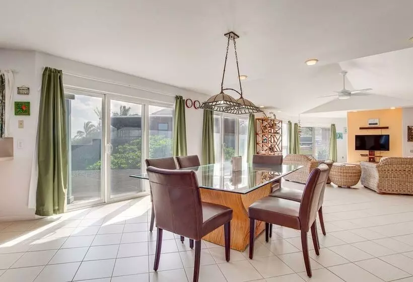 Coastal Keaau Home: Ocean & Sunrise Views, Pool