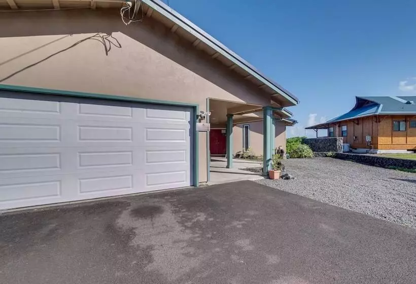 Coastal Keaau Home: Ocean & Sunrise Views, Pool