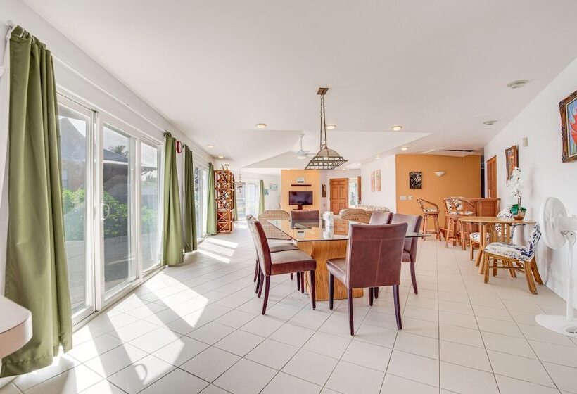 Coastal Keaau Home: Ocean & Sunrise Views, Pool